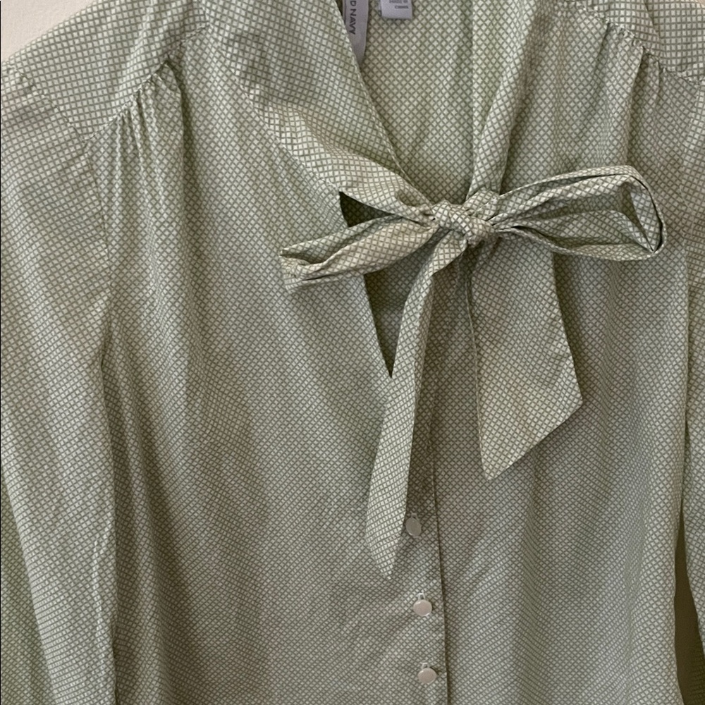 Old Navy Light Green Geometric Top with front tie XS - Picture 3 of 5